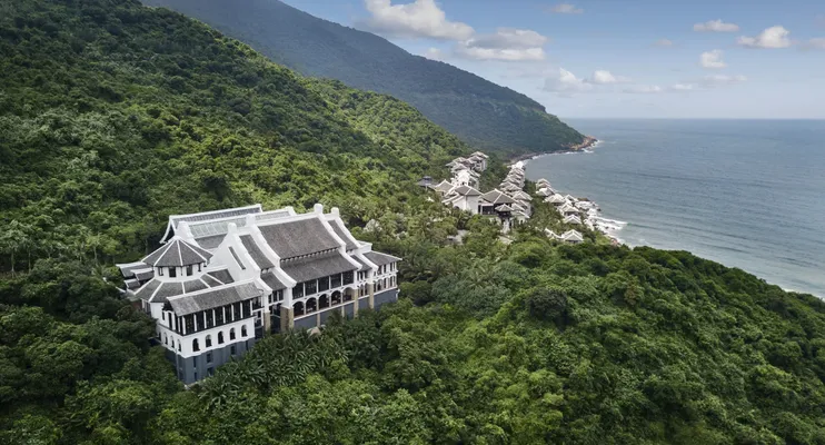 InterContinental Danang Sun Peninsula Resort — Бухта Байбак, полуостров Шонча, Дананг